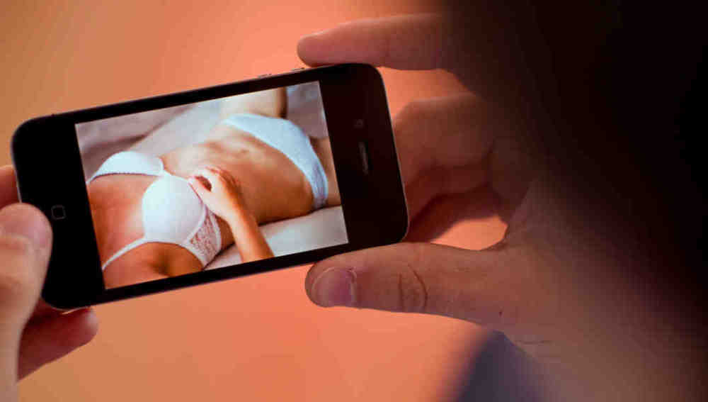 Sexting: How to do Online Sex Chat Like a Pro